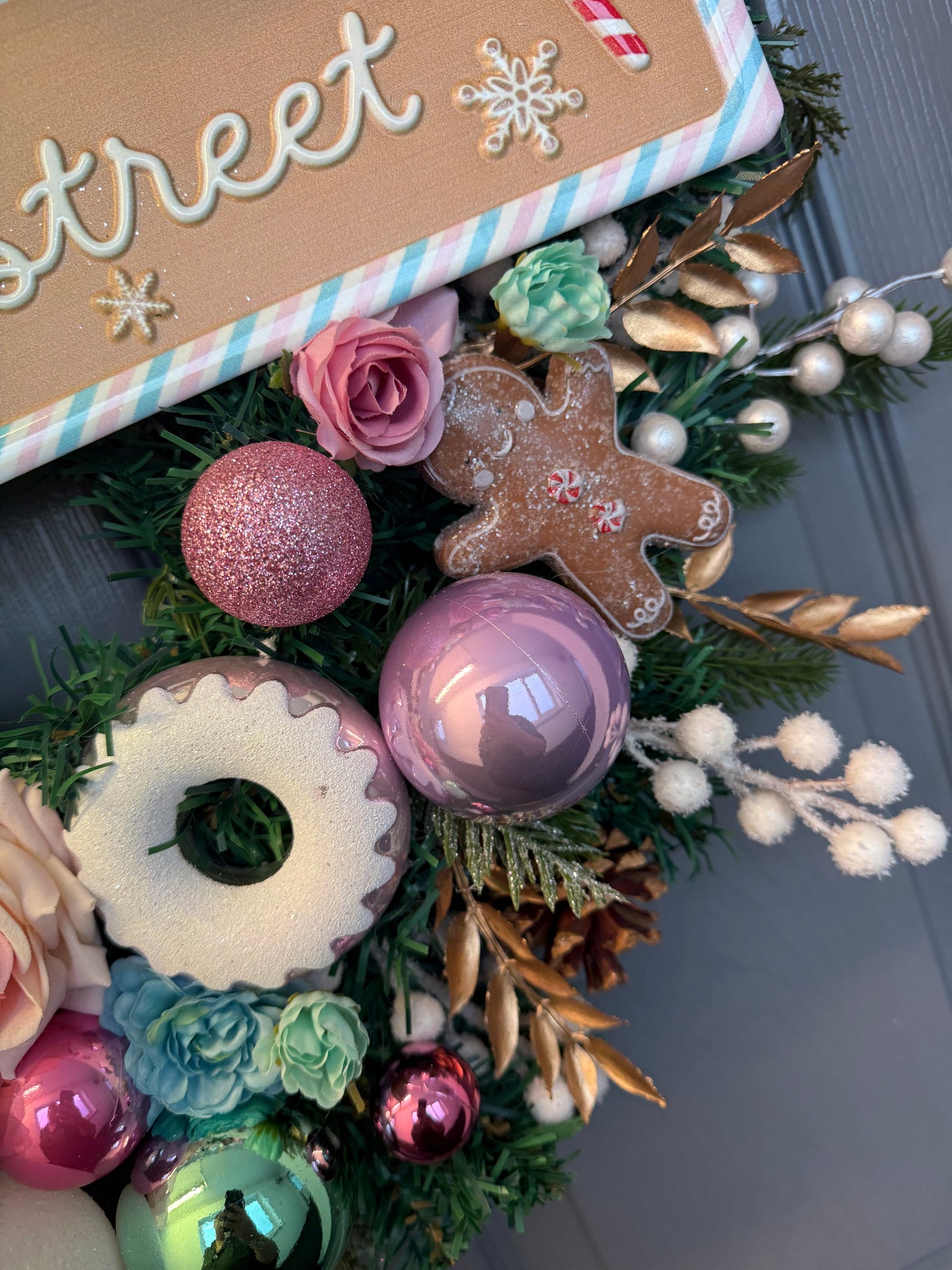 Gingerbread Pastel Christmas Wreath | Gingerbread Street Sign | Candy Ornament Door Wreath | Pastel Holiday Decor | 60–65cm XL Wreath