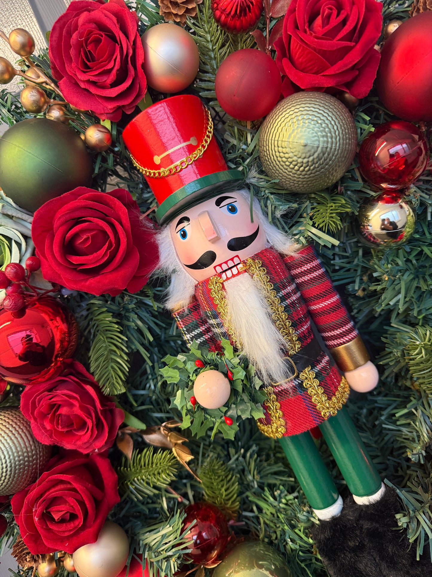 Luxury Tartan Nutcracker Christmas Wreath, 60cm Festive Door Wreath, Wooden Nutcracker Centerpiece, Red, Green, Gold Bauble , Artificial