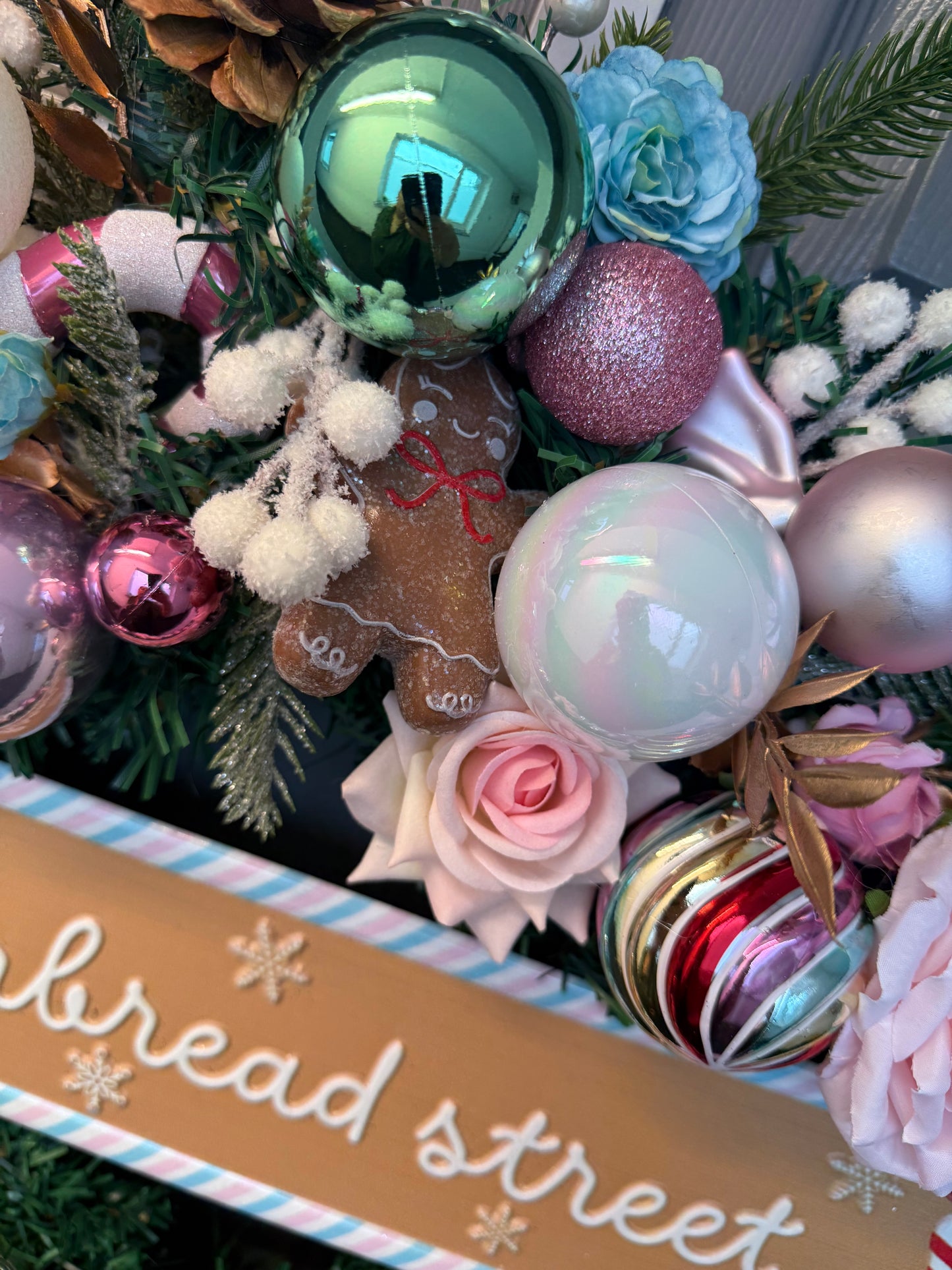 Gingerbread Pastel Christmas Wreath | Gingerbread Street Sign | Candy Ornament Door Wreath | Pastel Holiday Decor | 60–65cm XL Wreath