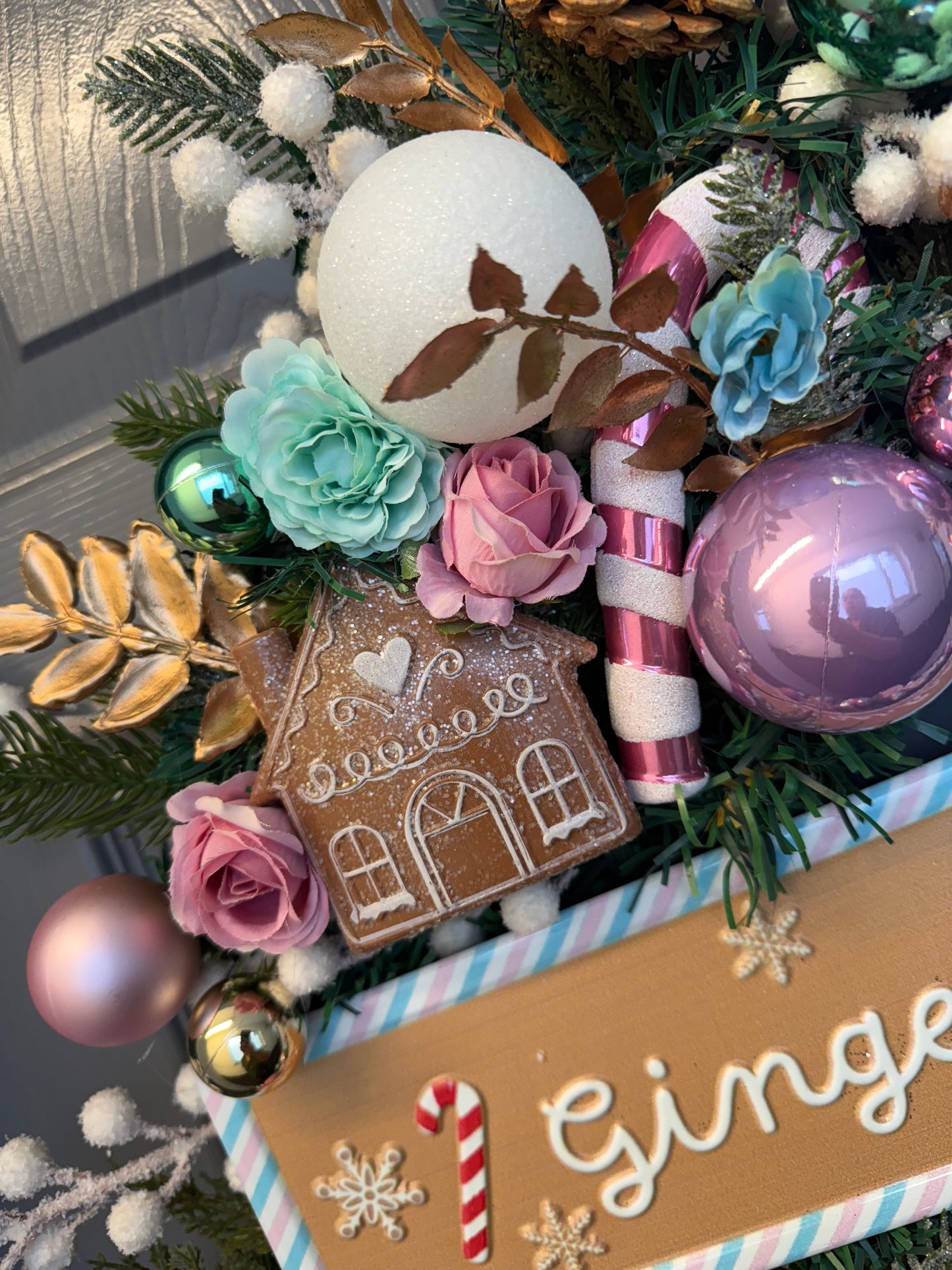 Gingerbread Pastel Christmas Wreath | Gingerbread Street Sign | Candy Ornament Door Wreath | Pastel Holiday Decor | 60–65cm XL Wreath